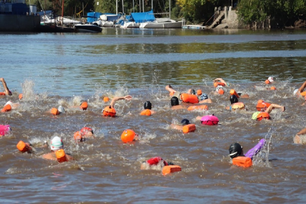 Más de 200 nadadores cerraron la temporada del Campeonato de Aguas Abiertas en Gualeguaychú