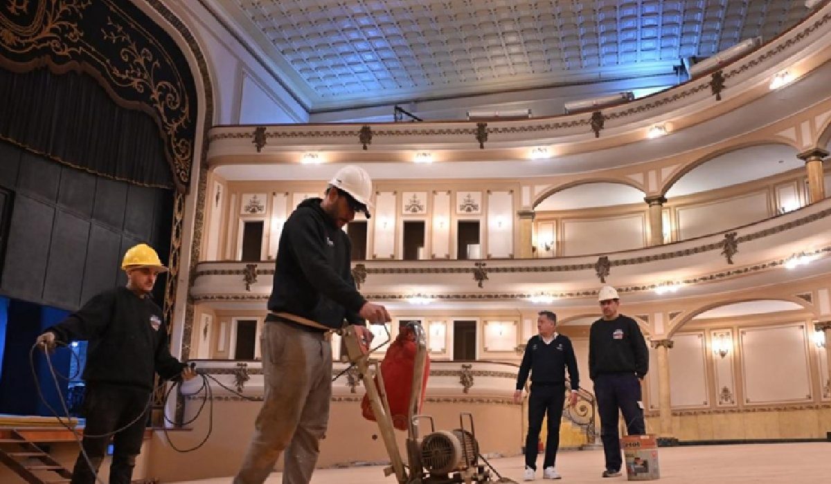 Finalizó la reconstrucción del piso de pinotea en el Teatro Gualeguaychú