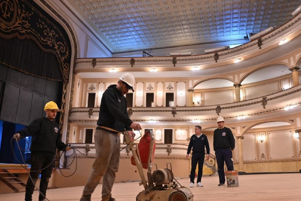 Finalizó la reconstrucción del piso de pinotea en el Teatro Gualeguaychú