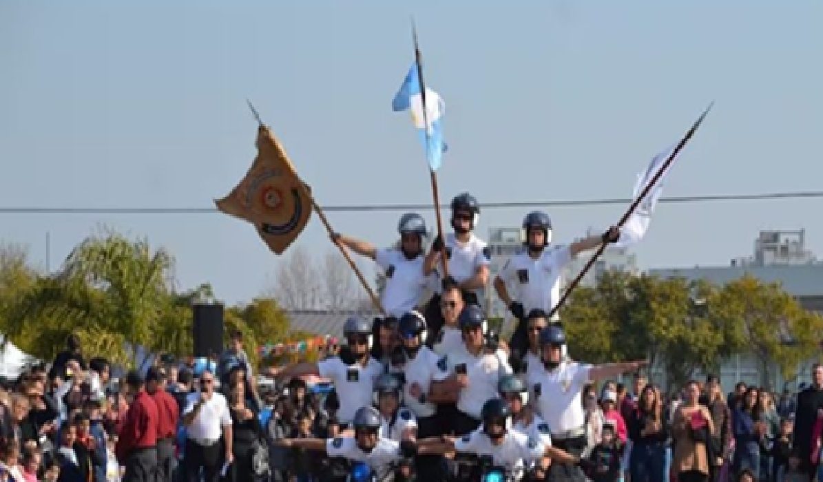 El desfile del 9 de Julio contará con la exhibición de la Brigada Blanca de la Policía Federal Argentina
