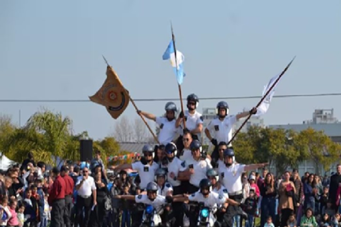 El desfile del 9 de Julio contará con la exhibición de la Brigada Blanca de la Policía Federal Argentina