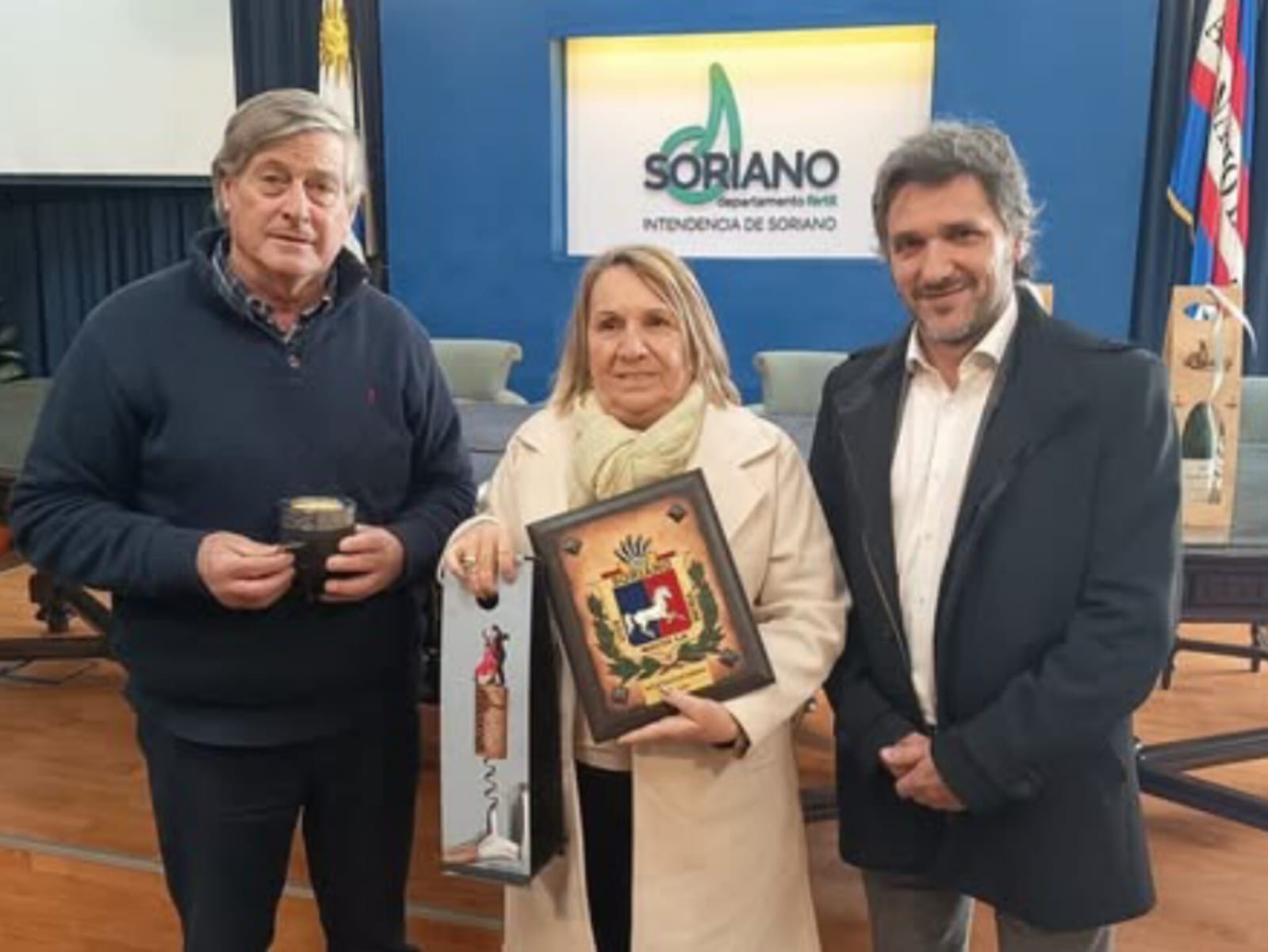 El intendente Guillermo Besozzi recibió a delegación de Gualeguay y al Cónsul de Argentina